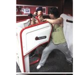 헬스장에서 근육키우는 <b>2pm</b> 장우영, 황찬성