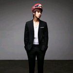 유노윤호...를 본 것 같아요.......