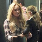 전자<b>발찌</b> 부츠로 가리고 외출한 린제이 로한