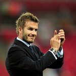 잉글랜드 대표팀 경기에 수트입고 나온 <b>베컴</b>