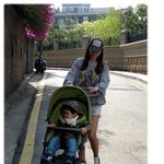 아들 <b>준우</b>와 산책중인 정시아 최근 모습