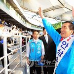 축구장이 정치인들 선거 유세하는 곳인가?