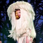 레이디 가가 영국 <b>몬스터</b> 퍼포먼스, 헉!