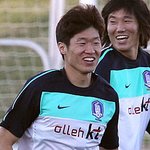 英가디언, “박지성은 한국에 <b>행운</b> 가져다주는 영웅”