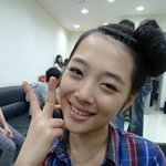 <b>시도</b>때도 없이 웃는 아이돌