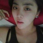 자고 일어나서 셀카 찍은 나르샤, <b>쌩얼</b> 자신감?
