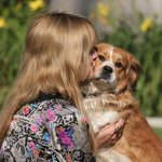 강아지와 산책나온 <b>미샤</b> 바튼