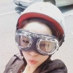 <b>스쿠터</b>타고 셀카찍는 가인, 강심장인듯