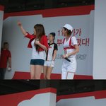 부산 사직구장에서 본 <b>2ne1</b>, 박봄 다리자랑 중