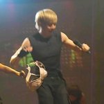 팬이 던진 <b>속옷</b>에 맞은 닉쿤, 황당;