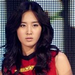 까만 아이<b>돌들</b> vs 하얀 아이<b>돌들</b>