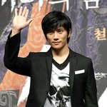 최근, <b>샤프</b>해진 모습 마른 지성