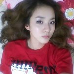 누워서 찍어도 굴욕없는 산다라박의 셀카