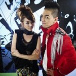 <b>태양</b> 뮤비 촬영한 산다라박, 얼굴크기 대박!
