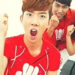 조권, 슬옹 귀요미 표정 + 권이 빨간 양말 샷 ㅋ