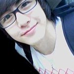 <b>뿔테</b>안경이 가장 잘어울리는 아이돌
