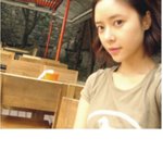 <b>잡티</b> 없는 완벽 피부, 황정음 최근 셀카