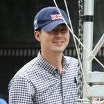 <b>사복</b>입은 조인성 최근,  살인미소 여전해