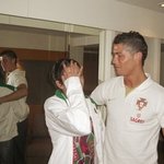 우는 팬 달래주는 포르투갈 <b>호날두</b>ㅠ