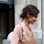 케이티 <b>홈즈</b>의 같은 백, 다른 느낌