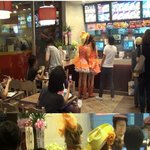 무대<b>의상</b>입고 패스트푸드점 간 오렌지캬라멜