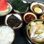 모기업의 <b>화려</b>한 구내식단