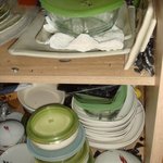 가만히 놓아두었던 유리<b>접시</b>가 터졌습니다.