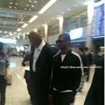 내한한 팝스타 <b>어셔</b>, 썰렁한 입국 사진?