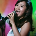 뮤직<b>뱅크</b> 유리 직찍, 러블리한 헤어