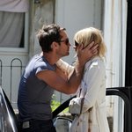 키스하는 <b>주드</b> 로-시에나 밀러, 행복해보여