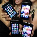 아이폰이냐? <b>갤럭시s</b>냐? 고민된다....님들이라면 뭘 갖고 싶으세요...