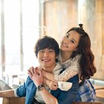 카페베네 화보 속 한예슬에게 백허그 당한 최다니엘! 기쁨작렬하는...