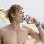 맥주로 누나들 유혹하는 <b>닉쿤</b> "함께 마셔요"