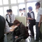 샤이니 막내 태민이, <b>사복</b>입고 학교간 모습