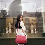 <b>명품</b>가방 한국모델 된 윤은혜, 많이 떴네