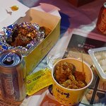 치맥 (치킨 + 맥주) 은 역시 <b>야외</b>에서 먹어야 제맛 ~ !