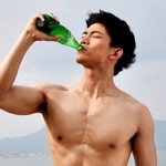 툭하면 벗는 남자 아이돌 <b>멤버</b>