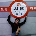 <b>맨발</b>로 지하철역을 돌아다녔습니다 ㅋ