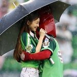야구 올스타전 공연하는 강민경, 점점 말<b>라가</b>