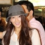 팬사인회 참석한 김희선, 얼굴이 <b>반쪽</b>됐넹