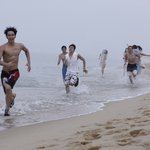 닉쿤 달리기 <b>도중</b> 밀리다