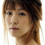 어린 나이에 데뷔 한 여자 <b>가수</b>들