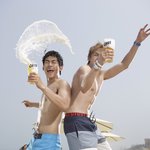 <b>닉쿤</b> 들고 뛰는 사진 ㅋ