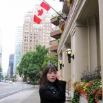 캐나다 거리에서도 자체<b>발광</b>하는 '이민정'