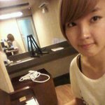 피아노치면서 셀카 찍는 '<b>포미닛</b>' 전지윤