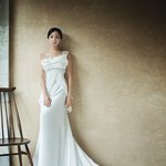 배우 이유리와 클라라 웨딩이 <b>완성</b>한 타임리스 뷰티