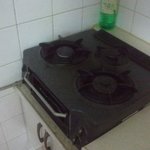 방금가스렌지 그릴 폭발... 배에 <b>유리알</b> 박고 안드로메다 갈뻔....