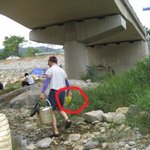 (사진有)1급수 계곡에서 <b>퐁퐁</b>으로 설거지를 하는 아저씨