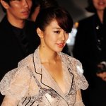 <b>아찔</b>한 시스루룩 입고 나타난 스타!