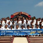 (사진有)닉..쿤...!인도네시아에서 나무 깎는 닉쿤을 봤습니다...